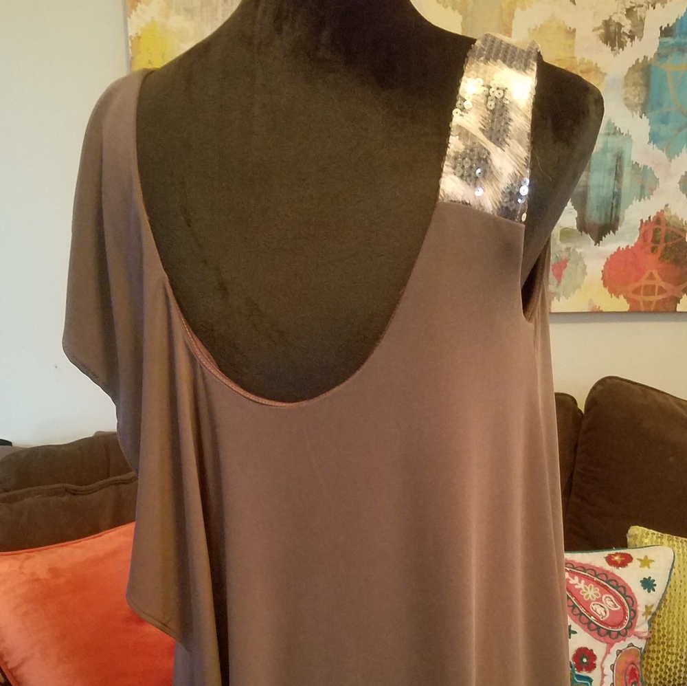Dress - Picture 2 of 2
